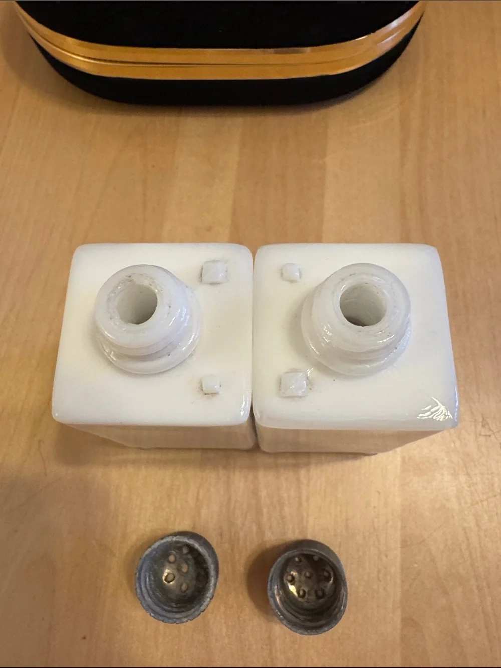 VTG milk glass salt & pepper shakers GE pattern icebox design